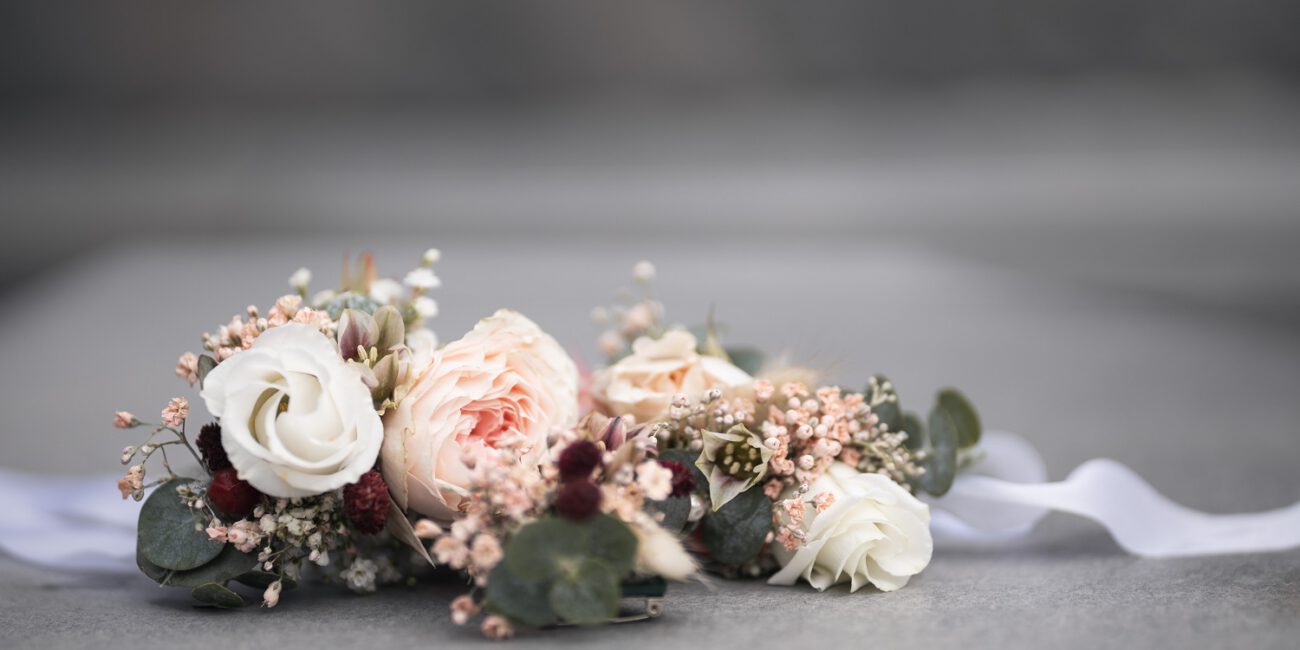 Hochzeitstrends 2024: Blumen, Deko & Farben im Fokus