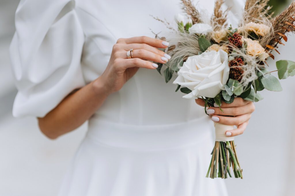 Hochzeitstrends 2024: Blumen, Deko & Farben im Fokus