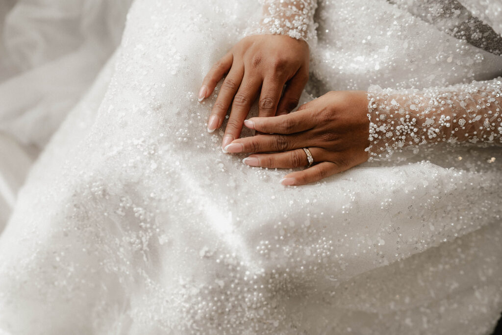 Braut mit Verlobungsring